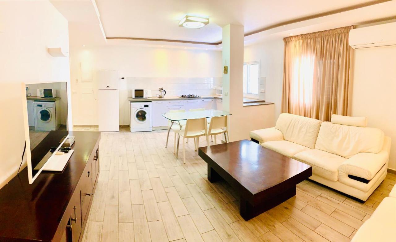 Royal Lea Apartmens Netanja Exterior foto