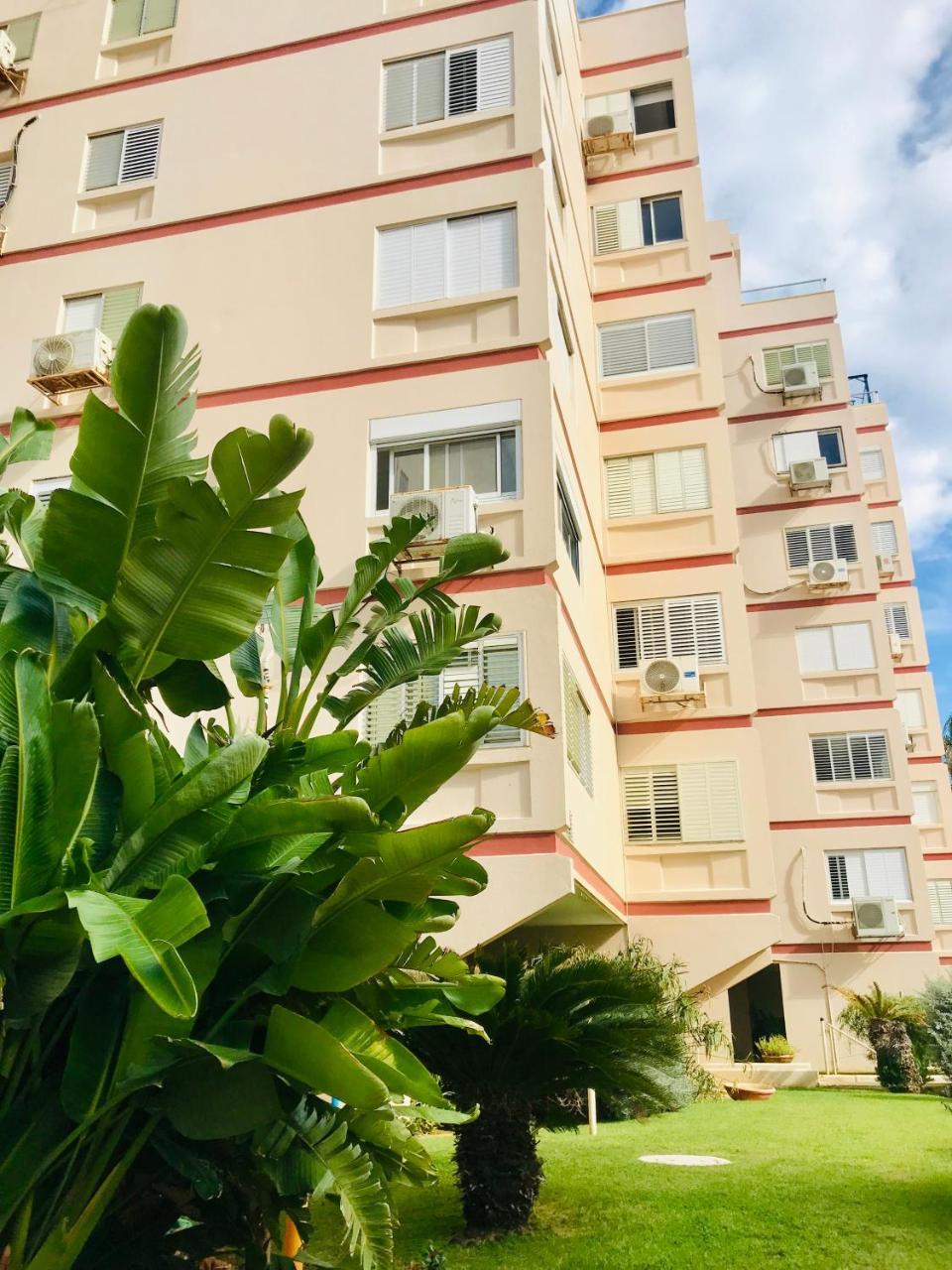 Royal Lea Apartmens Netanja Exterior foto